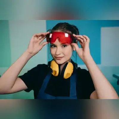 严旭君